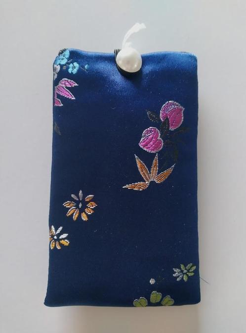 sac à motif chinois bleu vintage avec bouton, Bijoux, Sacs & Beauté, Sacs | Sacs Femme, Utilisé, Sac de soirée, Bleu, Enlèvement ou Envoi