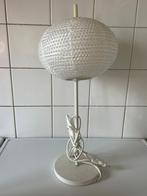 Lampe de chevet blanche, Utilisé