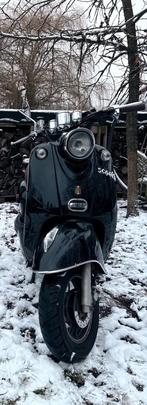 di lucio 50cc scooter, Fietsen en Brommers, Scooters | Overige merken, Ophalen, Gebruikt, Klasse B (45 km/u), Benzine