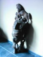 Afrikaans beeldmasker monumentaal staand, Ophalen