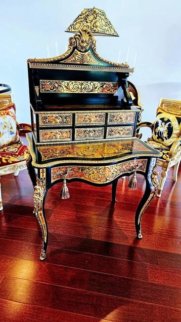 Uitzonderlijke Secretaire afgewerkt in marqueterie beschikbaar voor biedingen