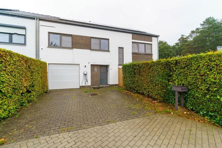Ruime gezinswoning met 5 SLPK, veranda en garage in Westerlo, Immo, Appartementen en Studio's te huur, Provincie Antwerpen, 50 m² of meer