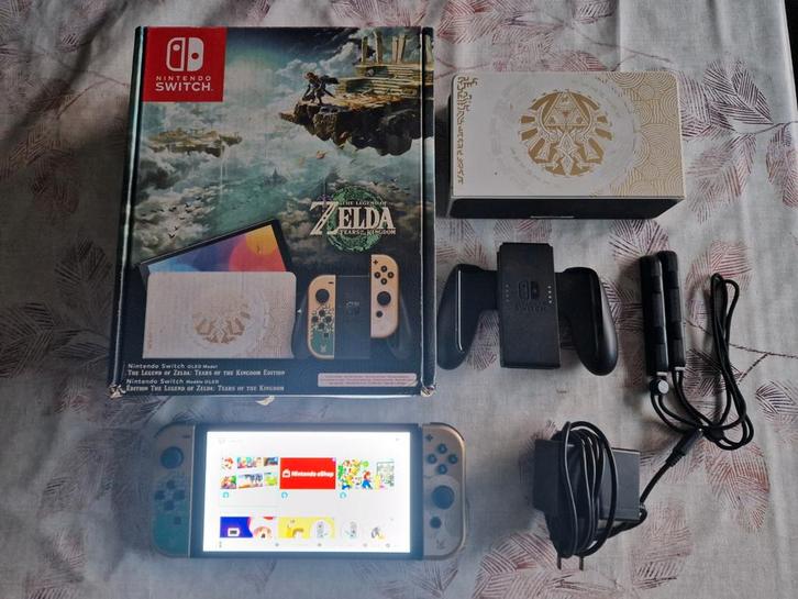 Nintendo Switch Oled Zelda editie te koop., Games en Spelcomputers, Spelcomputers | Nintendo Switch, Switch OLED, Ophalen