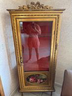 Gouden vitrine kast, Ophalen
