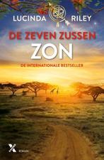 Te Koop Boek DE ZEVEN ZUSSEN ZON Lucinda Riley, Boeken, Romans, Europa overig, Lucinda Riley, Ophalen of Verzenden, Zo goed als nieuw