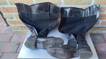 Laarzen  beschikbaar voor biedingen