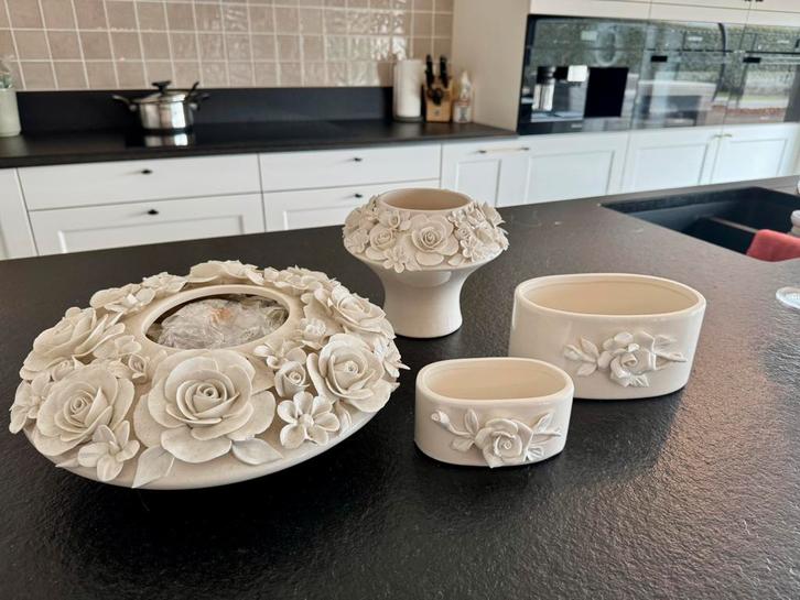 Elegante porseleinen potjes met rozen, Antiek en Kunst, Antiek | Servies compleet, Ophalen