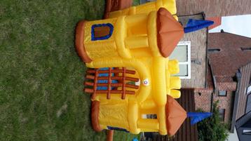 opblaasbare speeltent (Kasteel) beschikbaar voor biedingen