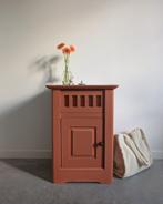 Nachtkastje terracotta kinderkamer, Huis en Inrichting, Ophalen, 55 tot 70 cm, Zo goed als nieuw, 45 tot 65 cm
