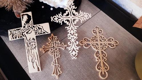 Prachtige Houten Kruisjes in Hout *gefiguurzaagd met de Hand, Diversen, Kerst, Ophalen of Verzenden