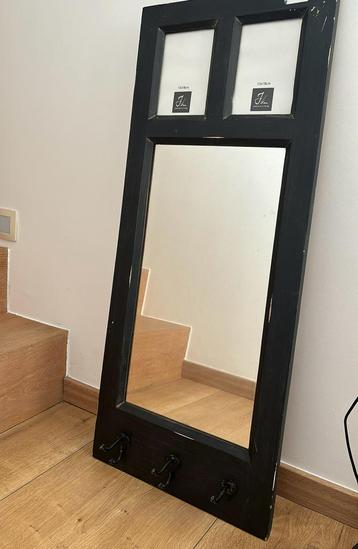 Miroir rustique avec crochets disponible aux enchères