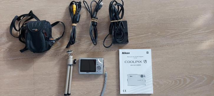 Nikon digitale camera S9 met alle toebehoren, Audio, Tv en Foto, Fotocamera's Digitaal, Zo goed als nieuw, Compact, Nikon, Ophalen