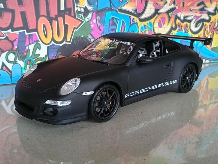 Porsche 911 GT3 RS Porsche Museum 1/18 --NIEUWSTAAT--, Hobby en Vrije tijd, Modelauto's | 1:18, Zo goed als nieuw, Auto, Welly
