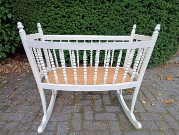 Antieke wieg (ong. 125 jaar oud), 85 x 41 cm  beschikbaar voor biedingen