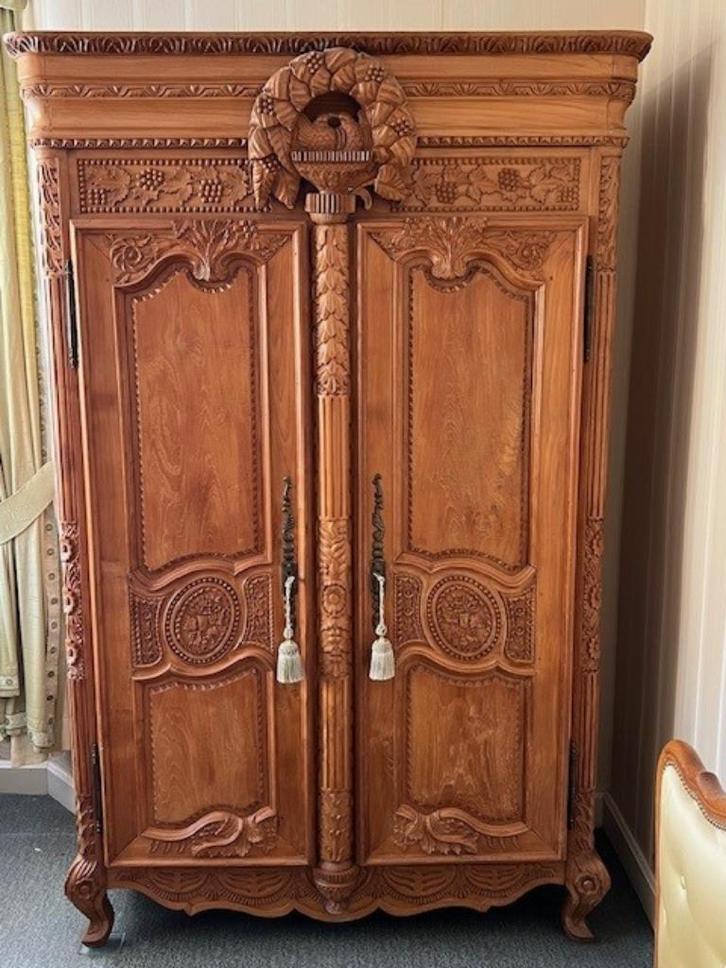 Neoklassieke kledingkast in massief hout - LA PANNE, Huis en Inrichting, Kasten | Kleerkasten, Zo goed als nieuw, 200 cm of meer