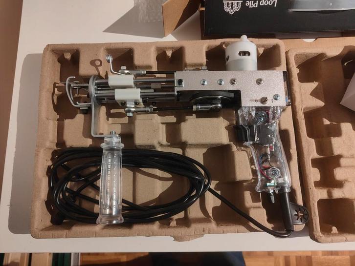 AK-II tufting gun, tuftingraam 150 cm en keperband, Hobby en Vrije tijd, Knutselen, Zo goed als nieuw, Gereedschap of Accessoires