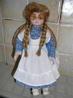 Porseleinen pop op stoeltje, Ophalen of Verzenden, Gebruikt, Pop