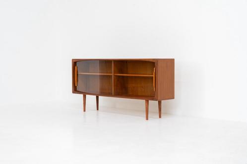 Vintage dressoir met glazen deuren van Svend Dyrlund, Antiek en Kunst, Kunst | Designobjecten, Ophalen