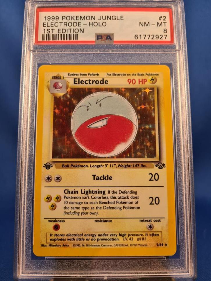 Electrode 2/64 - Jungle (1st edition) (PSA 8), Hobby en Vrije tijd, Verzamelkaartspellen | Pokémon, Gebruikt, Verzenden