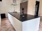 Modern uitgeruste keuken met centraal eiland, Ophalen, Zo goed als nieuw, Met kookeiland
