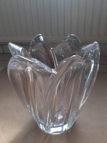 kristallen vaas beschikbaar voor biedingen