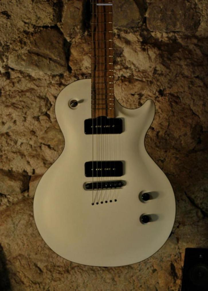 Lespaul lp6  by Noë, Muziek en Instrumenten, Snaarinstrumenten | Gitaren | Elektrisch, Zo goed als nieuw, Solid body, Overige merken
