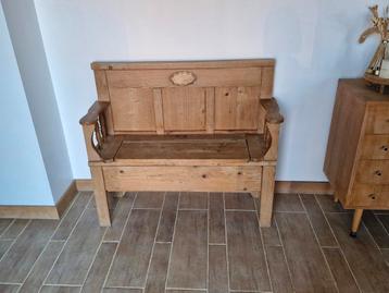 Houten kinderbank met opbergvak. beschikbaar voor biedingen