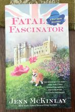 Fatal Fascinator, Jenn McKinlay, engels paperback, Jenn McKinlay, Ophalen of Verzenden, Zo goed als nieuw
