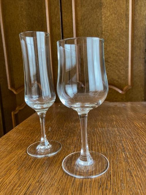 Champagneglazen en wijnglazen. Perfecte staat, Huis en Inrichting, Keuken | Servies, Zo goed als nieuw, Glas of Glazen, Glas, Ophalen of Verzenden