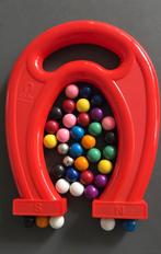 Magneet met 24 gekleurde magnetische knikkers., Ophalen