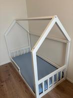 Lit cabane Orchestra avec matelas 70x140cm, Sommier à lattes, 70 à 85 cm, Comme neuf, Enlèvement