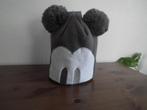 Bonnet Mickey avec pompons. 57 cm. (Disneyland Paris), Comme neuf, Taille 36 (S), Bonnet, Envoi
