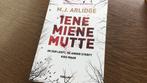 M.J. Arlidge - Iene Miene Mutte, Ophalen, Zo goed als nieuw, M.J. Arlidge