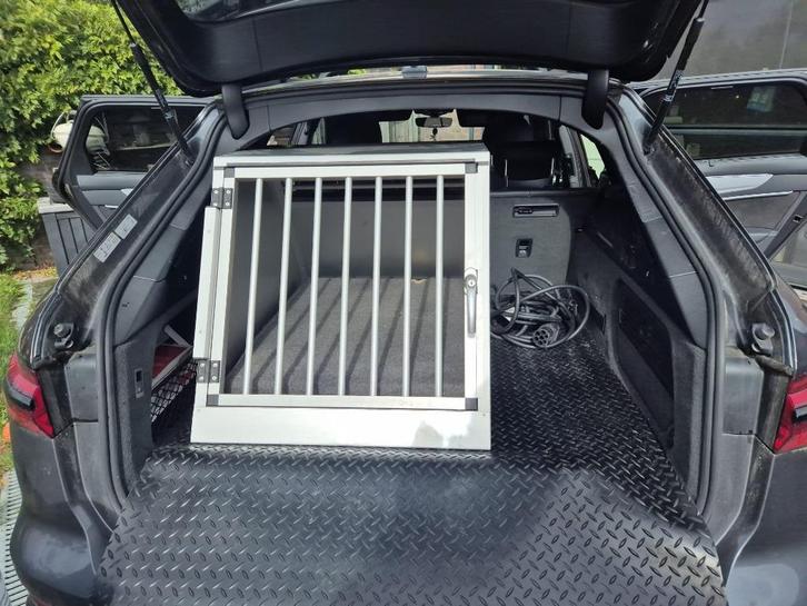 Hondenbench op maat Audi A6, Dieren en Toebehoren, Hondenbenches, Gebruikt, Ophalen