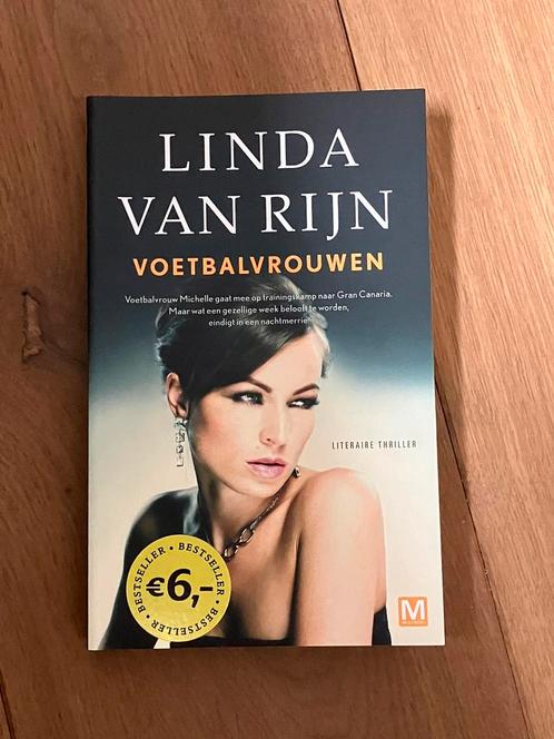 Linda van Rijn - Voetbalvrouwen, Livres, Thrillers, Comme neuf, Pays-Bas, Enlèvement ou Envoi