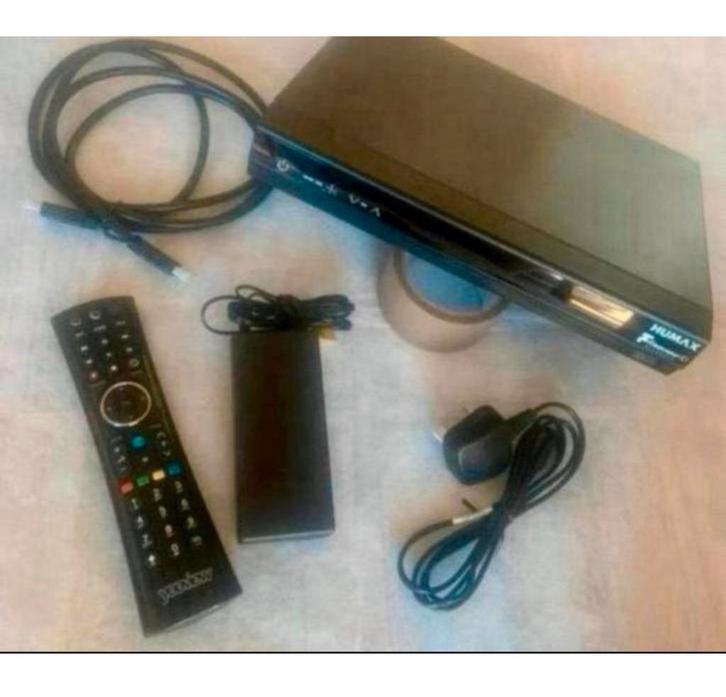 Enregistreur TV numérique HUMAX HDR-1800T Freeview HD 500 Go, TV, Hi-fi & Vidéo, Décodeurs & Enregistreurs à disque dur, Comme neuf