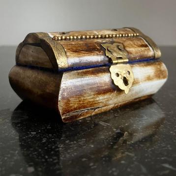 Afghaans juwelen doosje beschikbaar voor biedingen