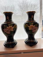 Paar Chinese Cloisonné vazen op sokkel, Antiek en Kunst, Antiek | Vazen, Ophalen