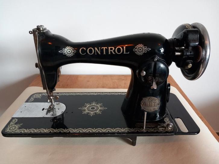 Antieke naaimachine. CONTROL., Antiek en Kunst, Antiek | Naaimachines, Ophalen