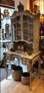 Rococo-stijl secretaire-vitrine, Ophalen