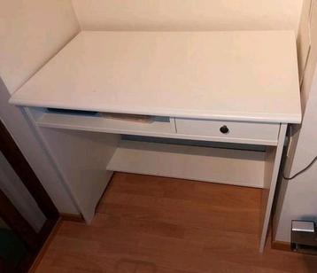 Bureau 90cm breed  beschikbaar voor biedingen
