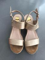 Gouden sandalen met sleehak, maat 38, Kleding | Dames, Schoenen, Overige kleuren, Zo goed als nieuw, Sandalen of Muiltjes, Ophalen of Verzenden