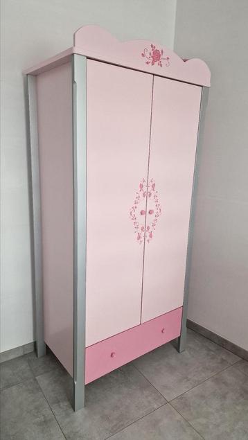 Kledingkast  beschikbaar voor biedingen