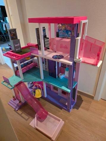 Barbie droomhuis met lift beschikbaar voor biedingen