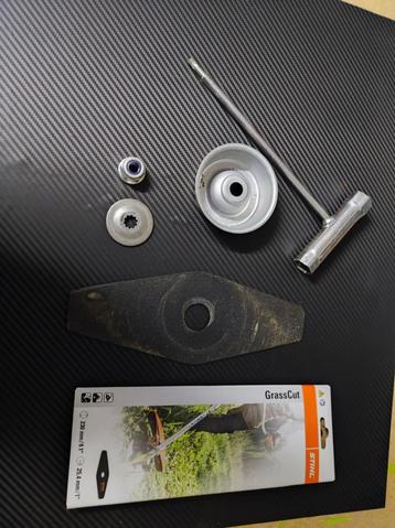 Lame débrousailleuse stihl, Enlèvement ou Envoi, Comme neuf, 10 à 30 cm, Stihl