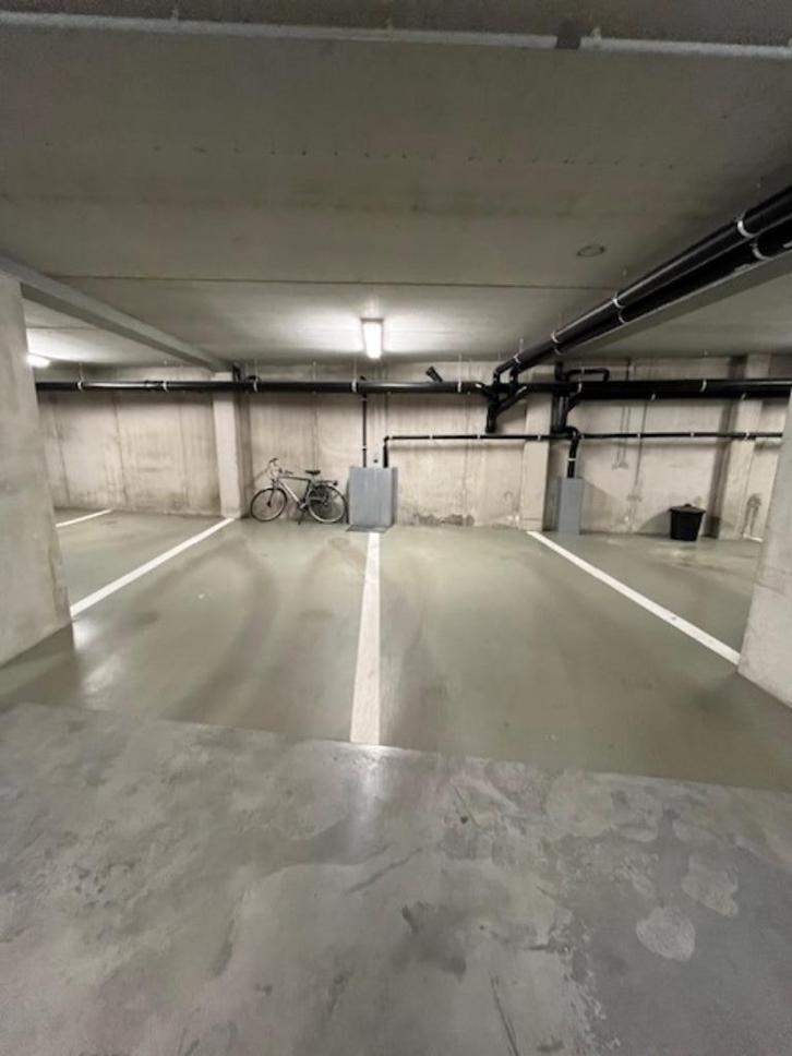 Overdekte autostandplaats te huur, Immo, Appartementen en Studio's te huur, Provincie West-Vlaanderen, Minder dan 20 m²