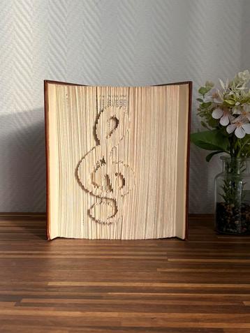 Sculpture en livre : note musicale – Art décoratif original beschikbaar voor biedingen