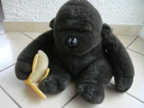 Peluche gorille avec sa banane. Brun "Vintage". Haut. 33cm., Kinderen en Baby's, Speelgoed | Knuffels en Pluche, Gebruikt, Overige typen