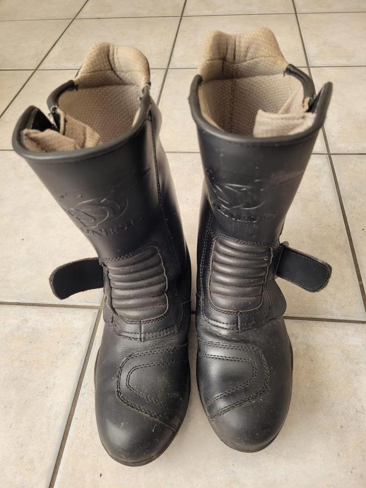 Motorlaarzen zgan maat 41 merk genesis(pak M 2 helmen), Motoren, Kleding | Motorkleding, Laarzen, Heren, Ophalen