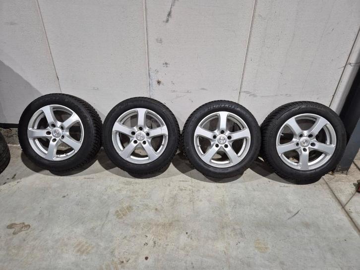 Winterset BMW F20 1-reeks Winterbanden met TPMS, Auto-onderdelen, Banden en Velgen, Banden en Velgen, Winterbanden, 16 inch, 205 mm